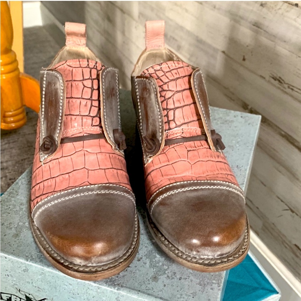 Freebird leather  pink croc with stone brown Mabel loafers size 7